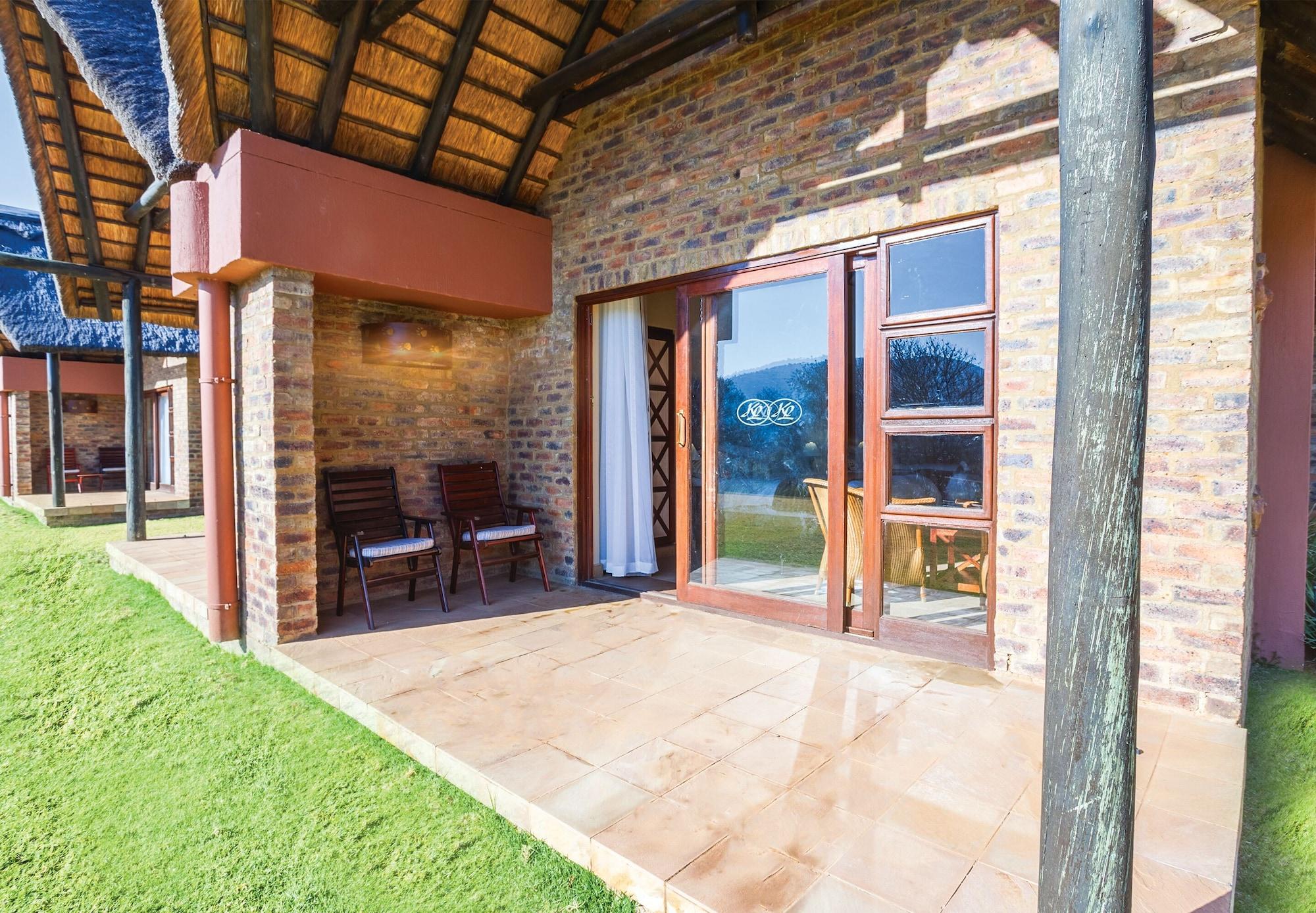 Kloofzicht Lodge & Spa Krugersdorp Exterior foto A typical chalet at the resort
