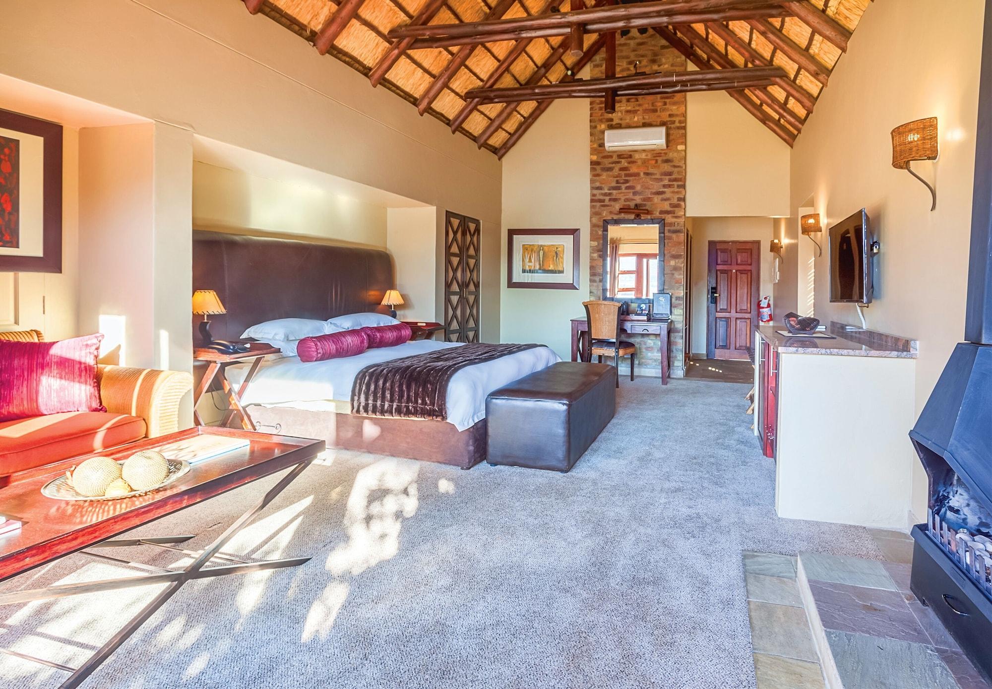 Kloofzicht Lodge & Spa Krugersdorp Exterior foto Executive Suite at Protea Hotel, Silver Lakes