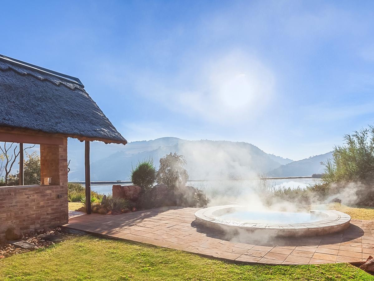 Kloofzicht Lodge & Spa Krugersdorp Exterior foto Hot springs in the resort