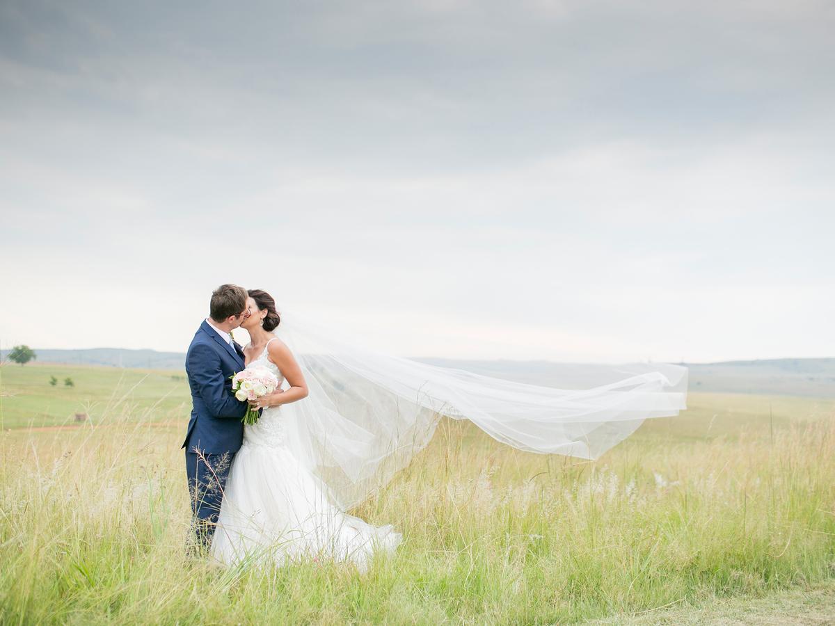 Kloofzicht Lodge & Spa Krugersdorp Exterior foto Wedding couple